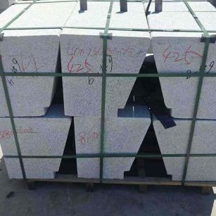 三门峡 芝麻白异形坐凳，石凳