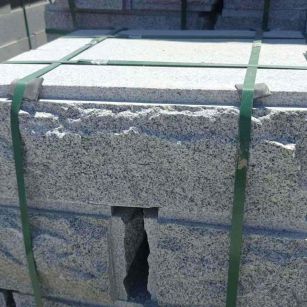 三门峡 芝麻白花岗岩自然面成品