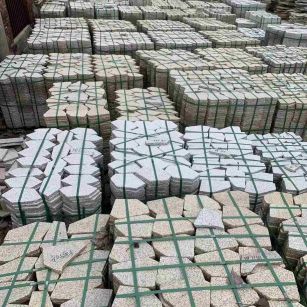 三门峡 黄金麻白麻花岗岩荔枝面地铺石(冰裂纹)