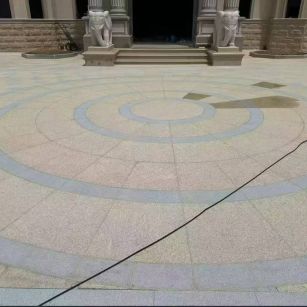 三门峡 黄金麻芝麻灰花岗岩石材地铺拼接效果