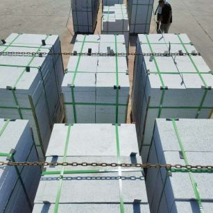 三门峡 芝麻白花岗岩5公分地铺石 花岗岩厂家工厂装车日常