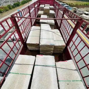 三门峡 黄金麻花岗岩荔枝面，光面毛板装车完成