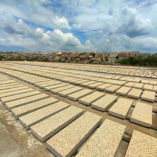 三门峡 黄金麻荔枝面花岗岩石材地铺石防护中