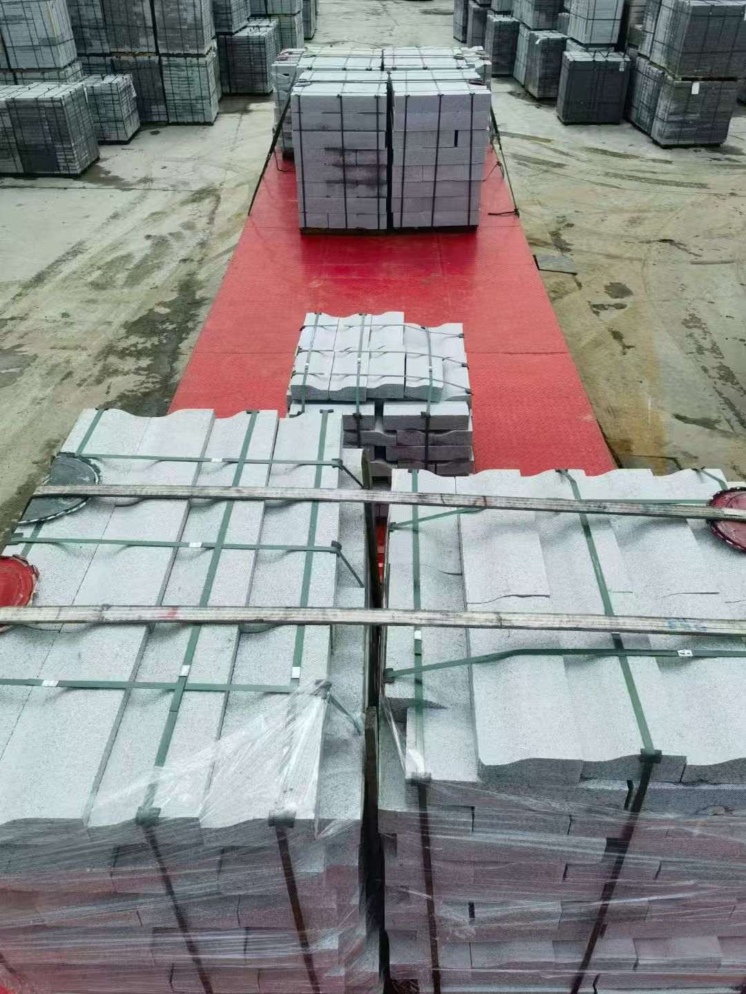 三门峡 芝麻白仿形加直形路沿石出货日常