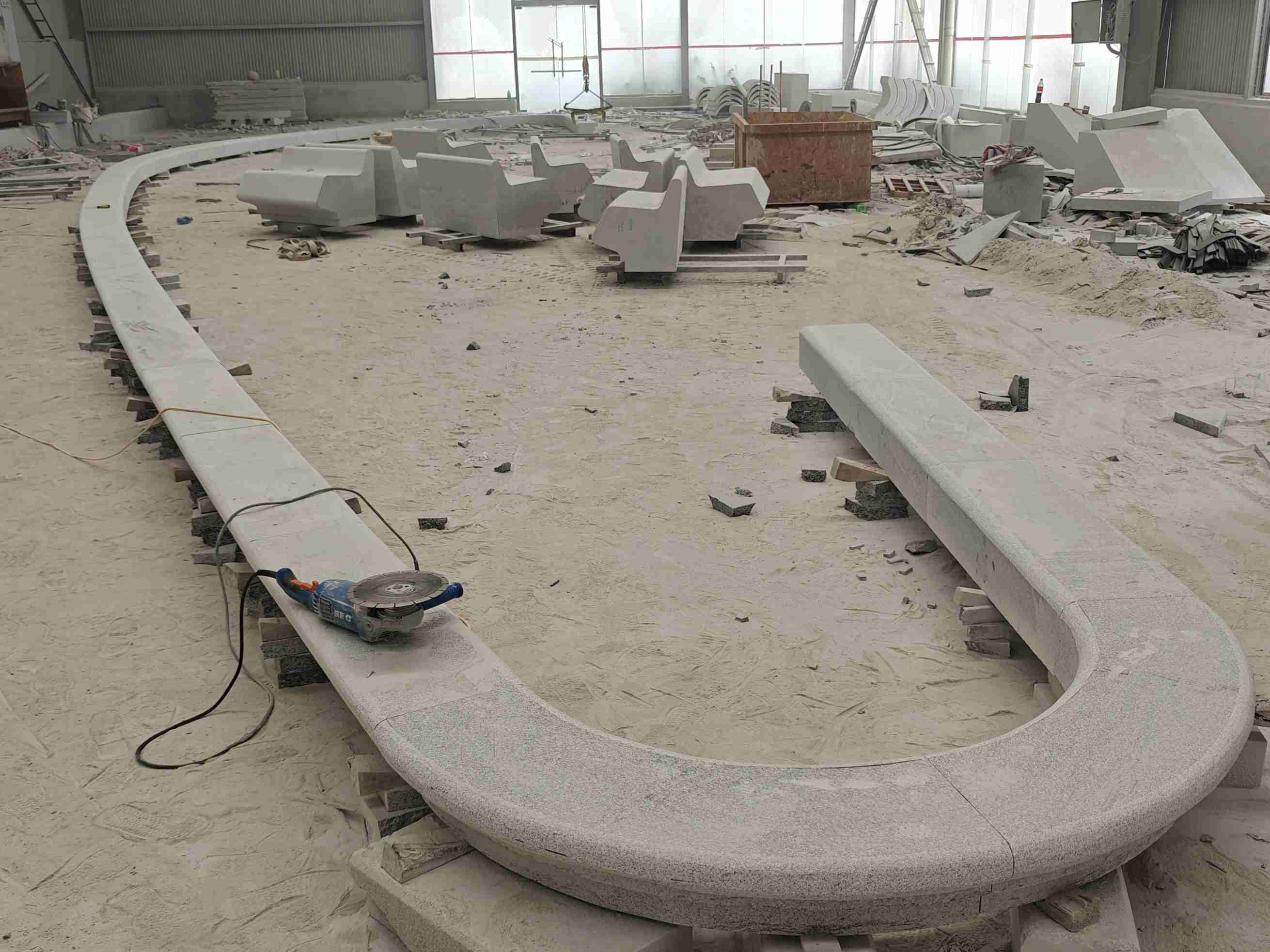 三门峡 芝麻白花岗岩弧形花坛石，坐凳石