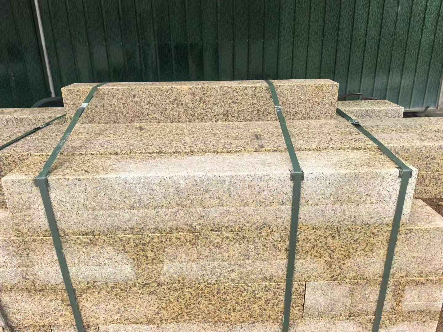 三门峡 黄金麻花岗岩石材机切面栏杆料半成品