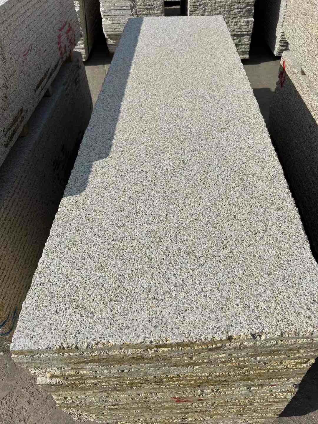 三门峡 黄金麻花岗岩荔枝面毛板，半成品