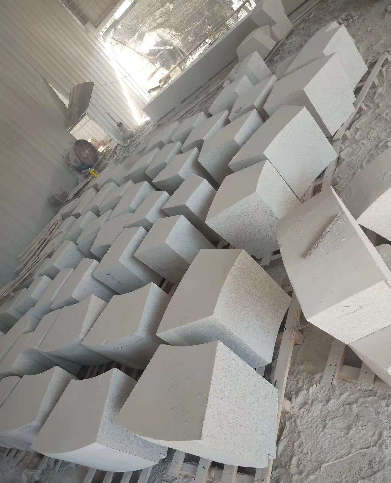 三门峡 白麻花岗岩异形坐凳