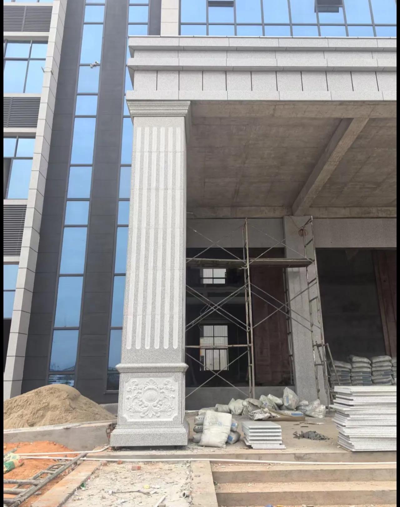 三门峡 芝麻白光面花岗岩门楼大柱（罗马柱）配雕花底座