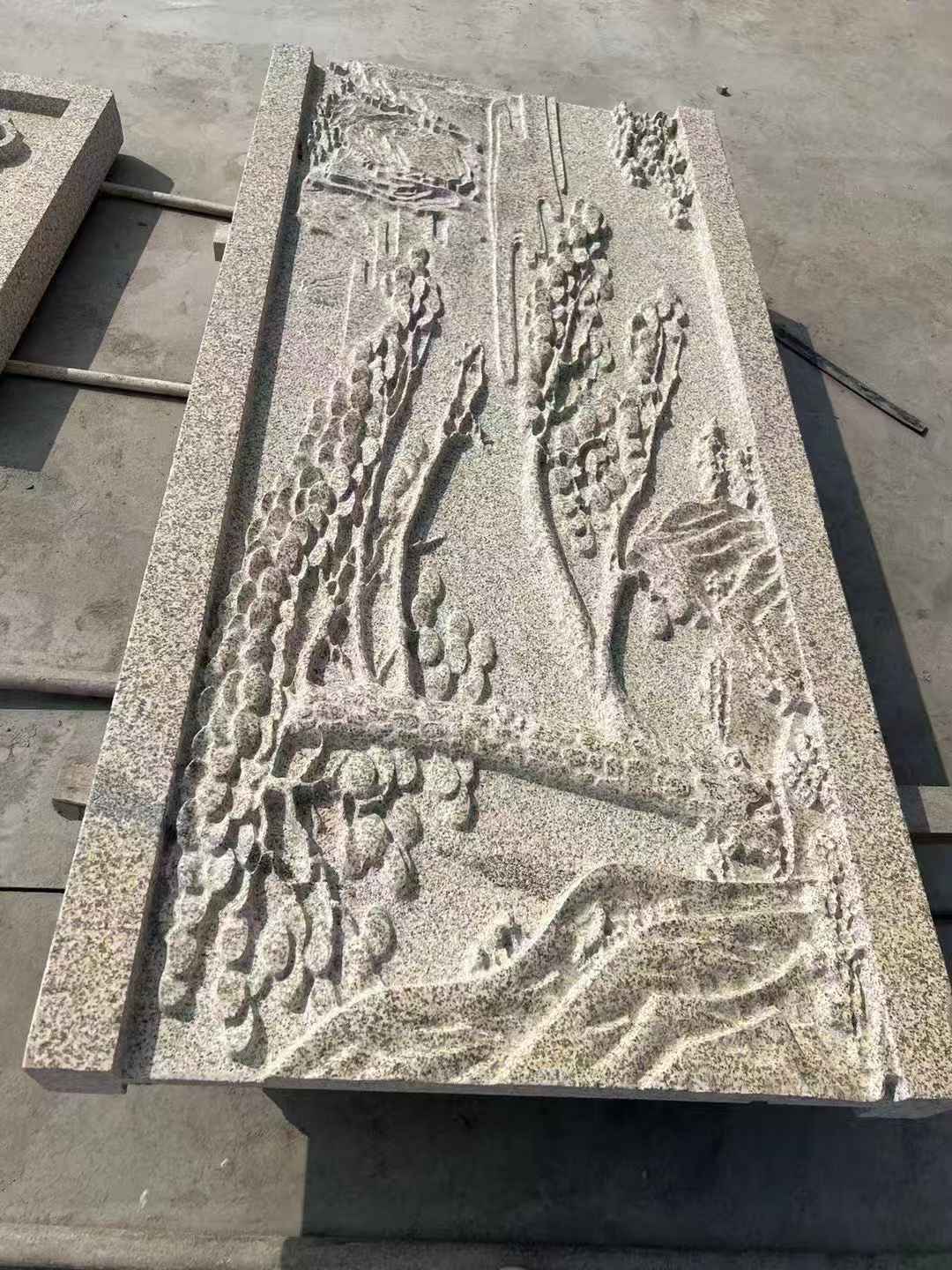 三门峡 黄金麻雕刻板浮雕迎客松