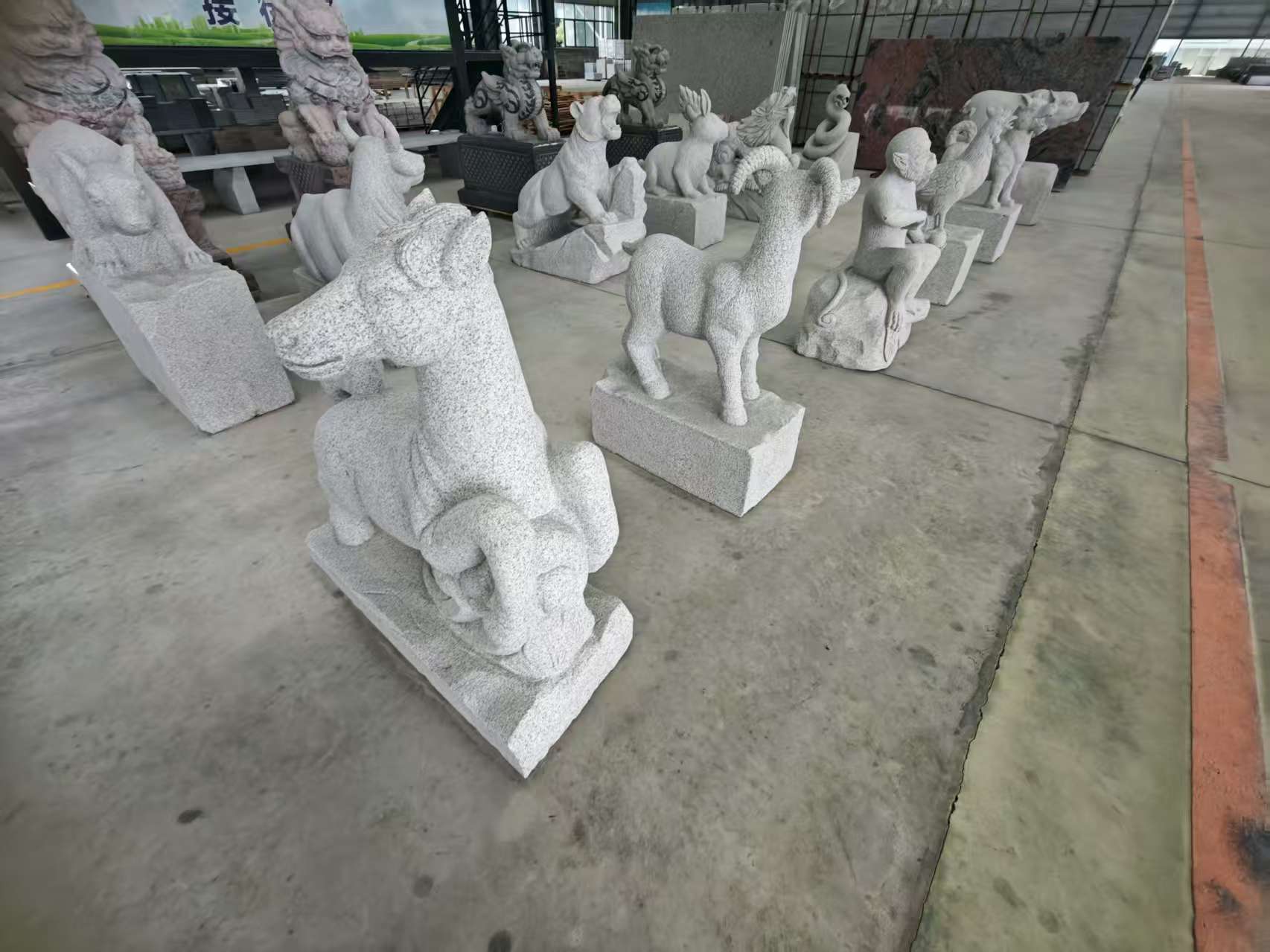 三门峡 芝麻白花岗岩造型立体雕刻——十二生肖