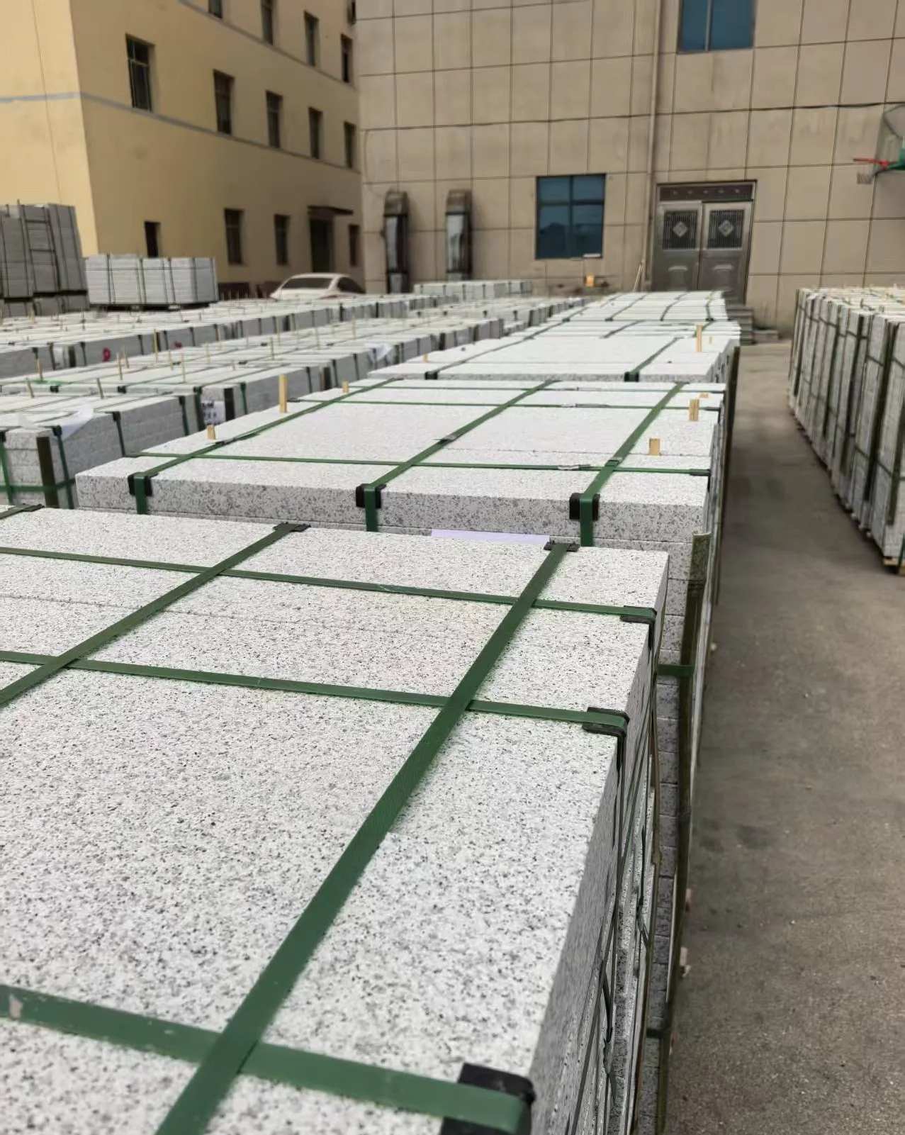 三门峡 白麻花岗岩5.0公分荔枝面地铺石