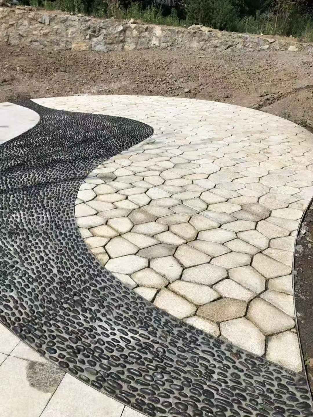 三门峡 黄金麻冰裂纹地铺石工地铺装案例