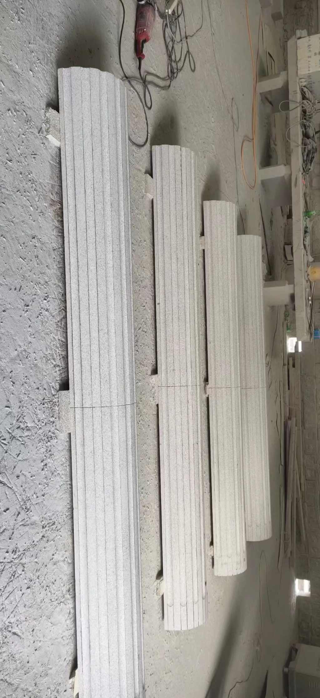 三门峡 花岗岩厂家带你看白麻花岗岩门楼大柱柱皮