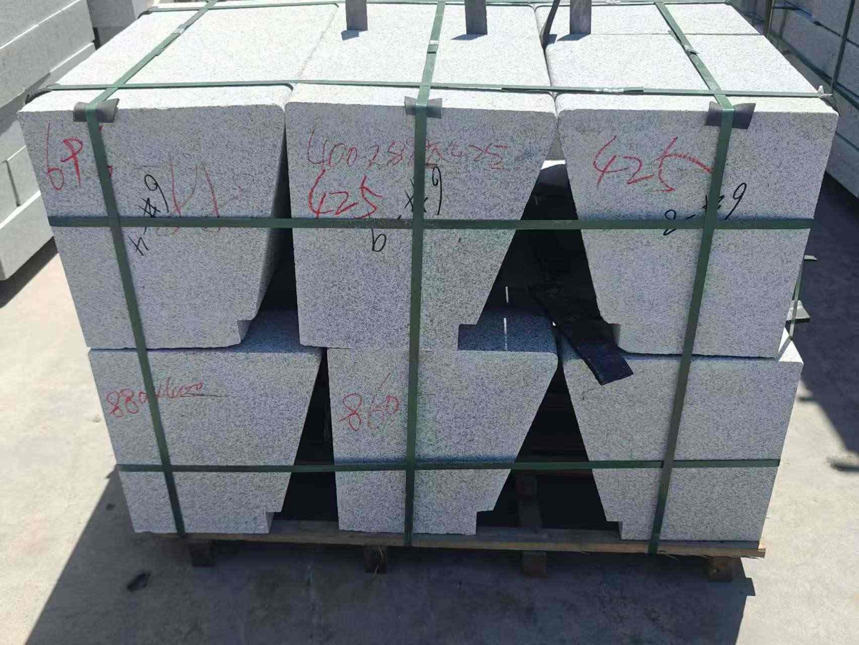 三门峡 芝麻白异形坐凳，石凳