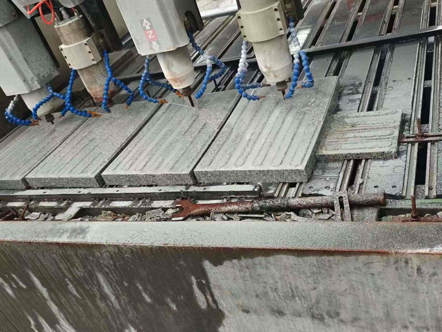 三门峡 芝麻白花岗岩荔枝面盲道雕刻