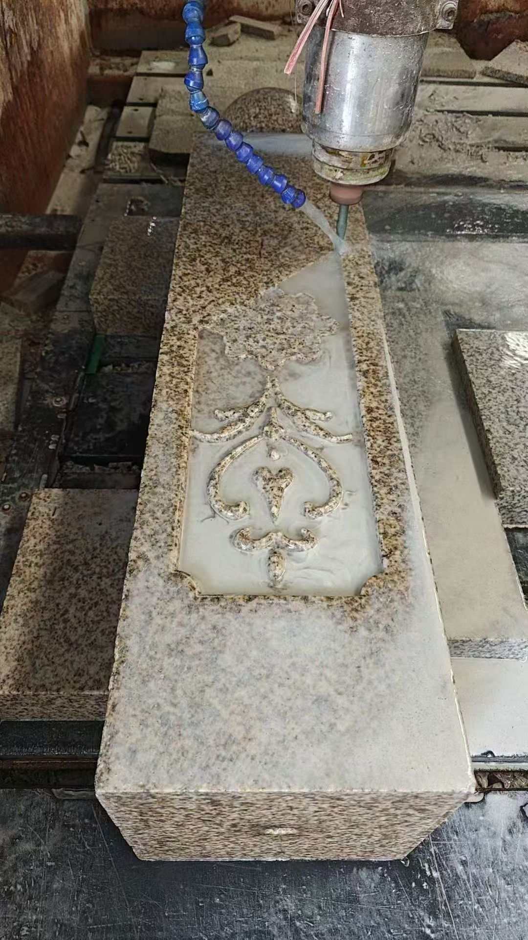 三门峡 黄金麻花岗岩异形加工雕刻栏杆大柱