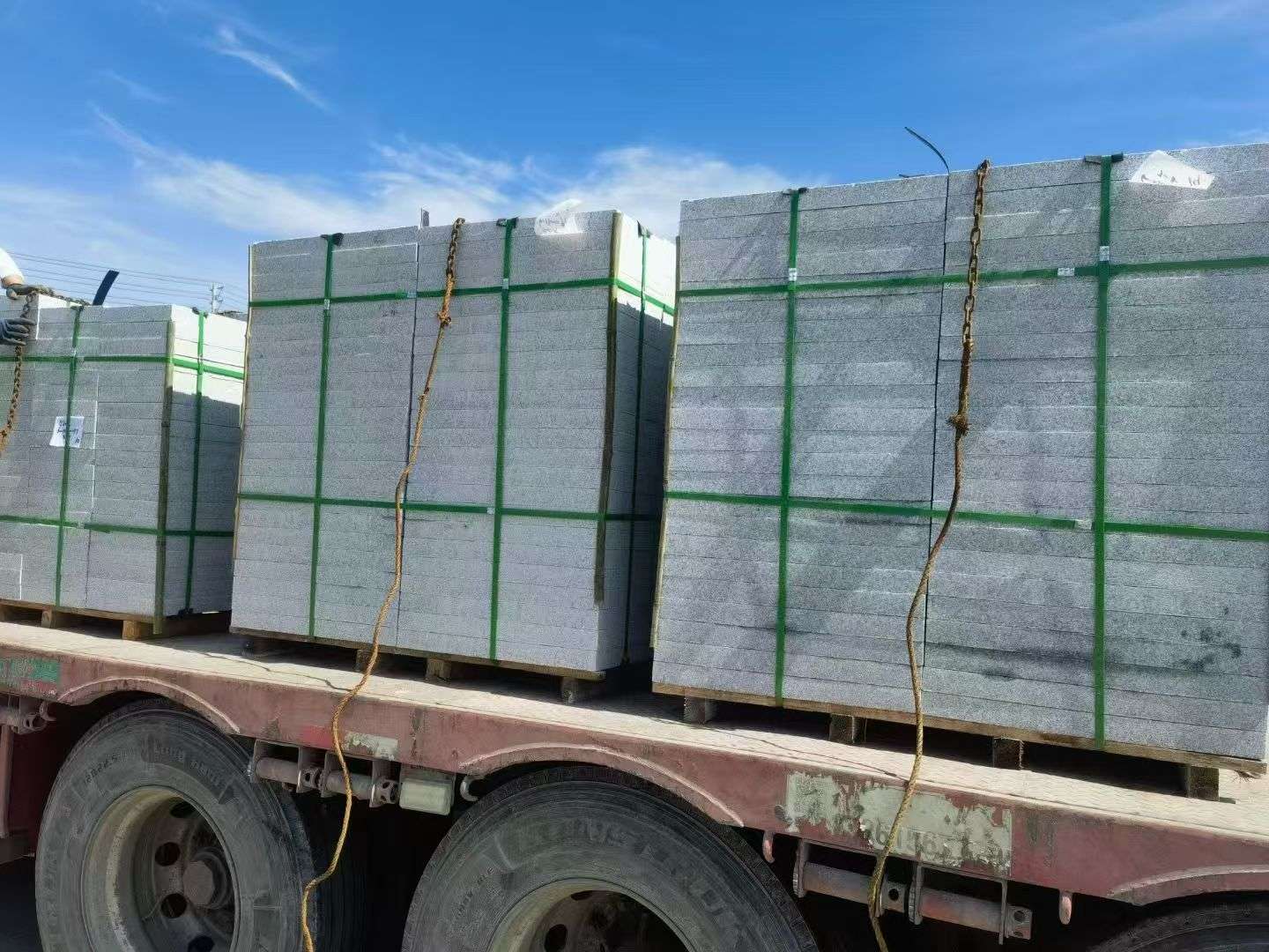 三门峡 芝麻白花岗岩地铺石装车日常