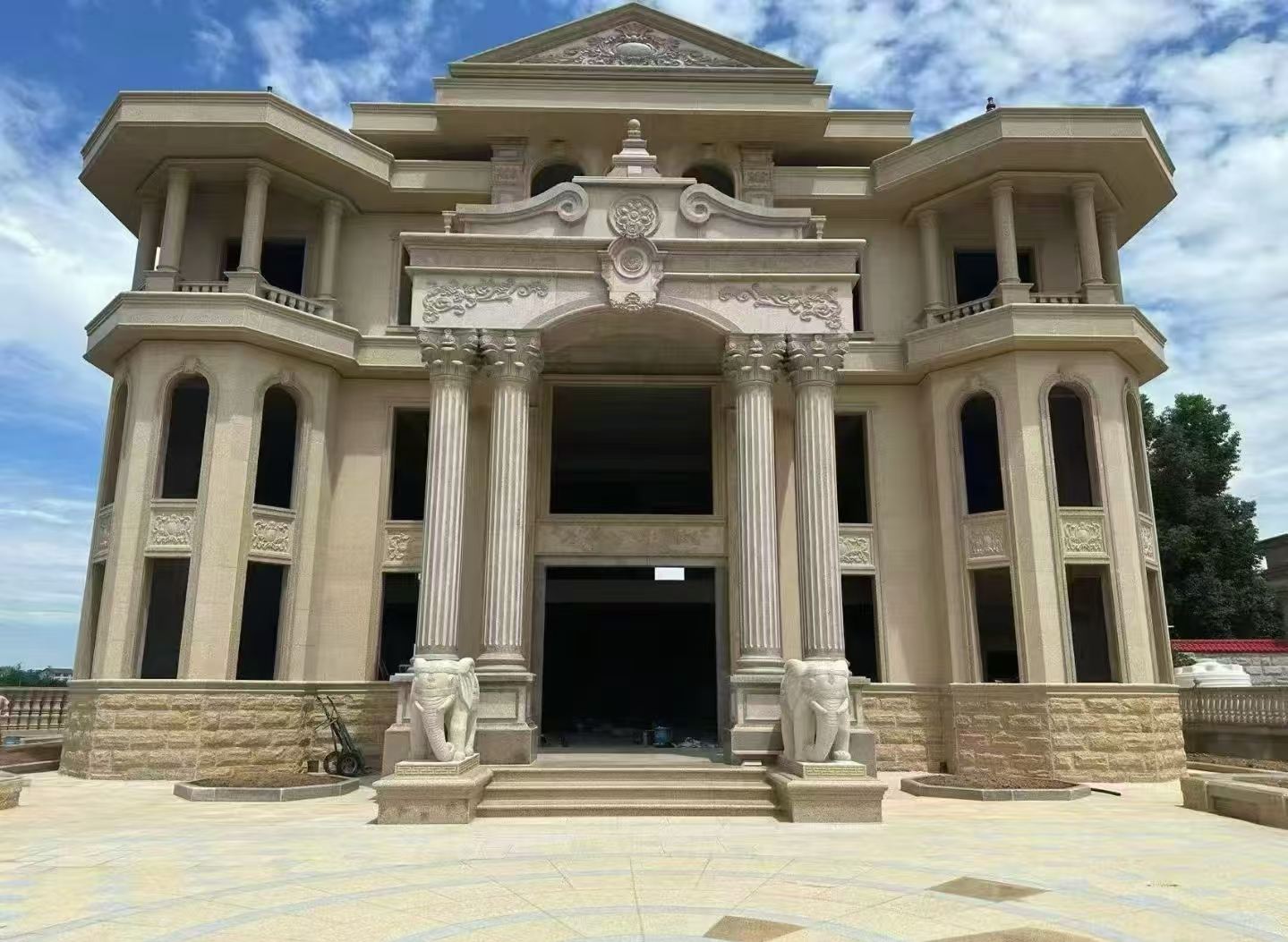 三门峡 黄金麻别墅外墙干挂，大柱，大象，蘑菇石，雕花板