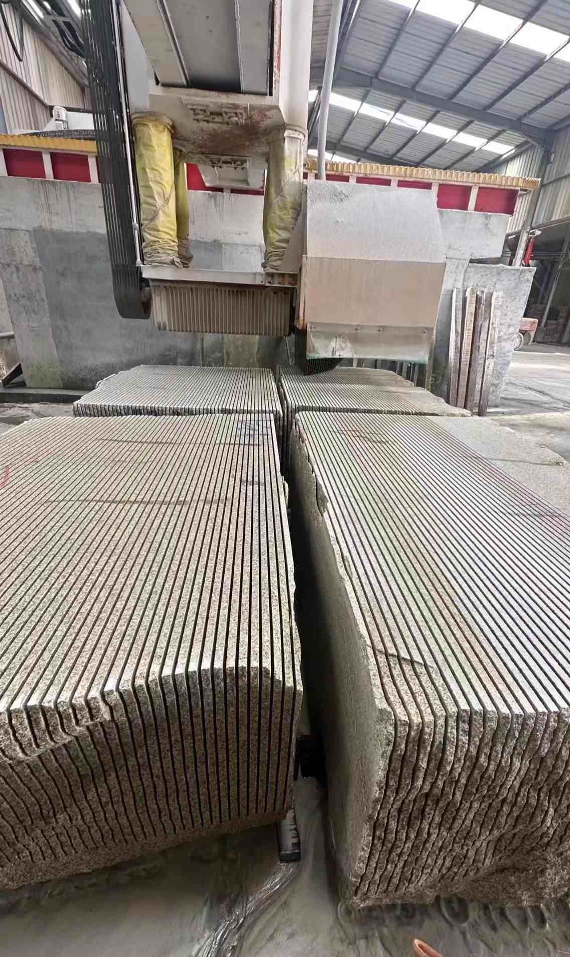 三门峡 车间生产日常，黄金麻白麻花岗岩