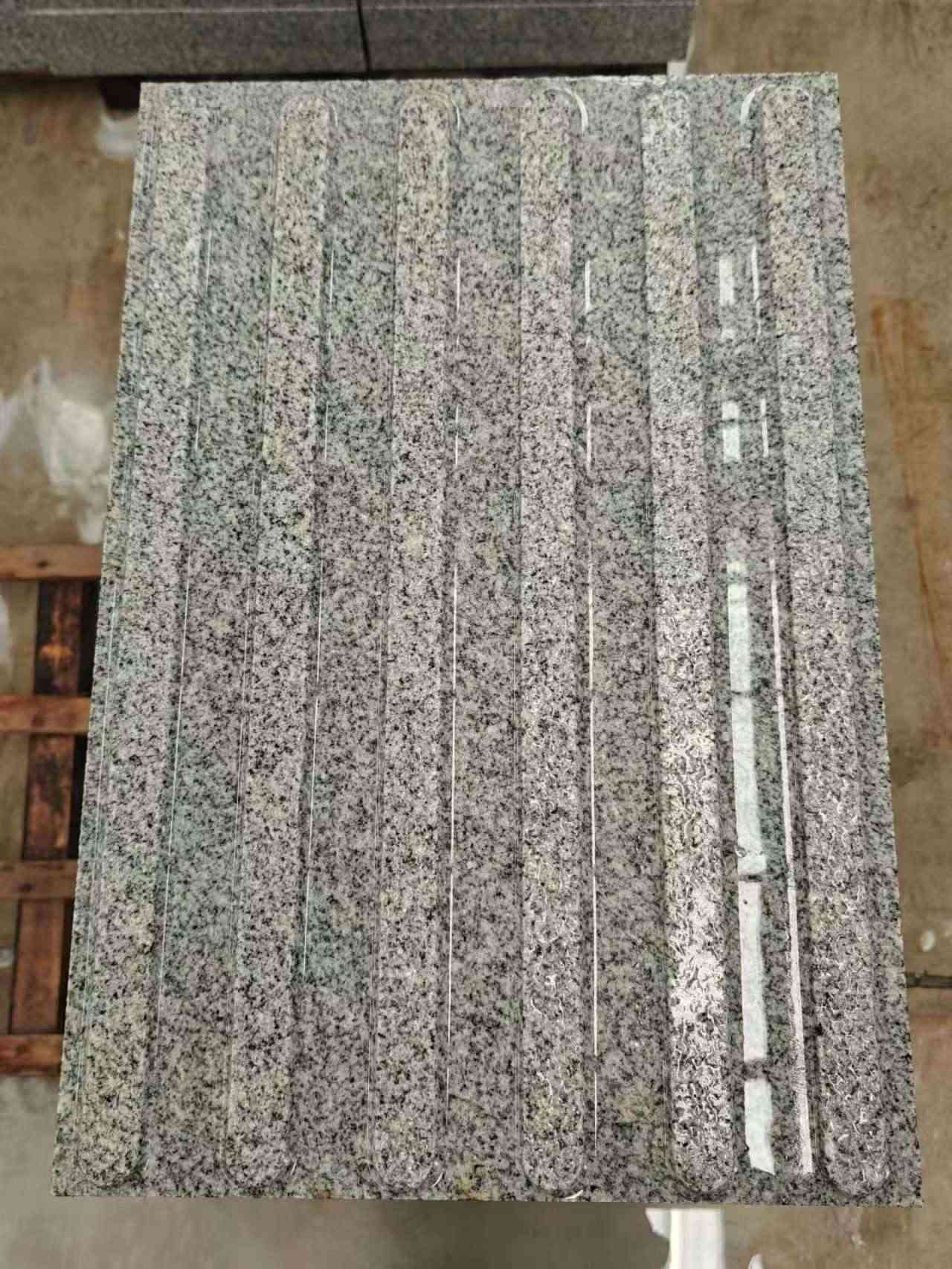 三门峡 芝麻白花岗岩荔枝面雕刻盲道，盲条