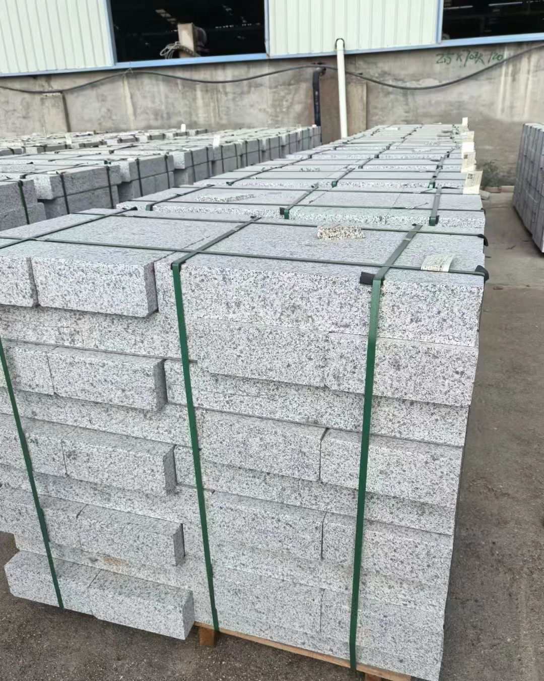 三门峡 白麻花岗岩路沿石，弧形路沿石，道牙石，马路牙子，界石，路缘石，平沿石，直岩石，平缘石等