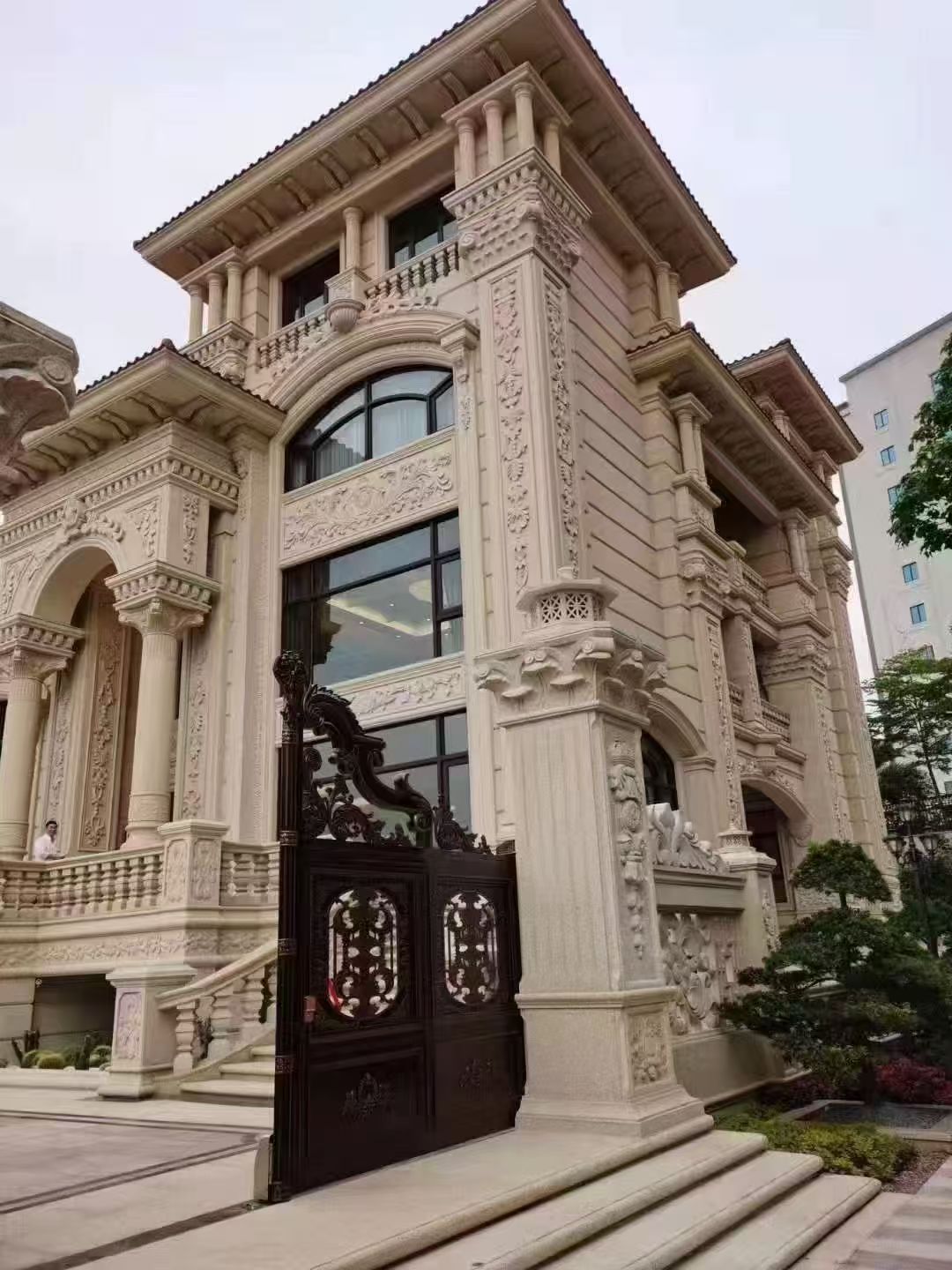 三门峡 黄金麻花岗岩别墅外墙干挂效果展示